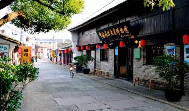 女子将20万现金藏垃圾桶，丈夫不知情误扔了